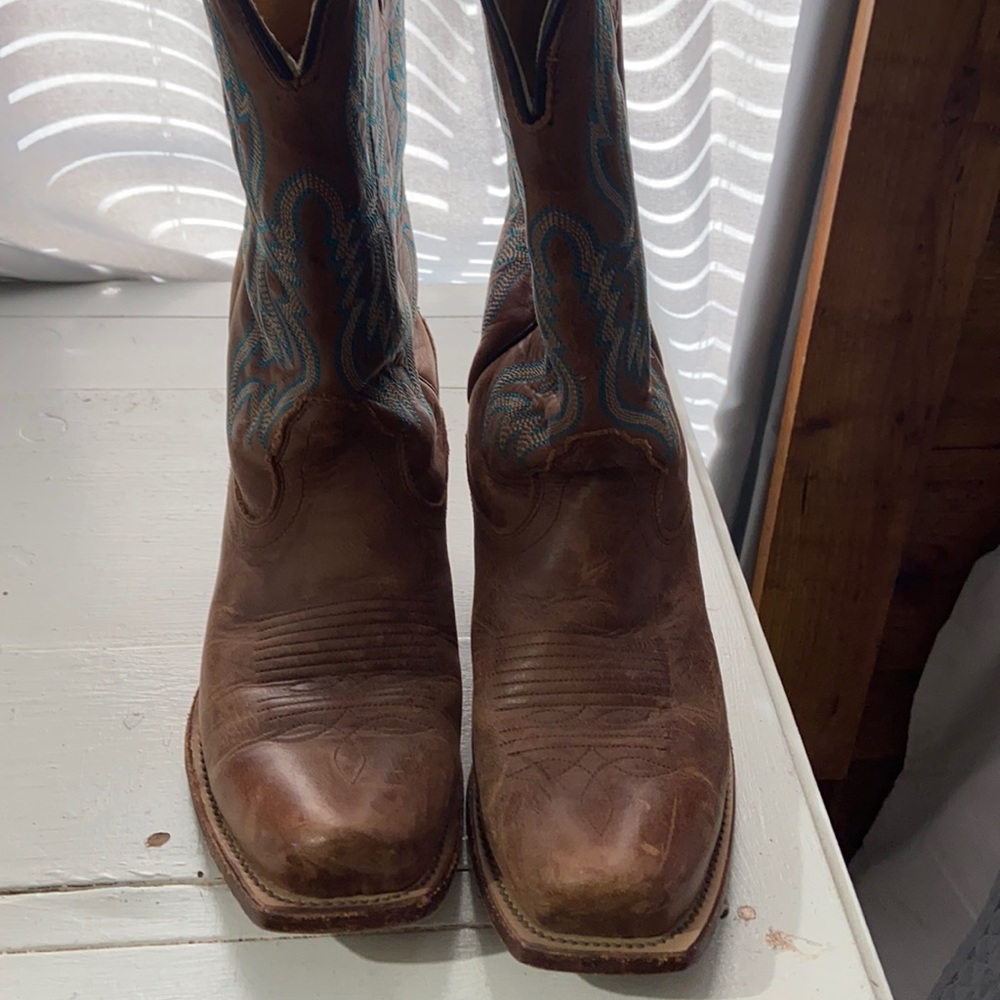 Nicona Boots with teal stitching